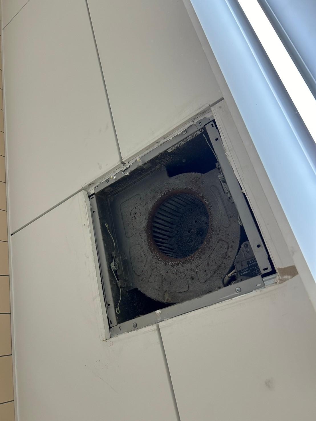 店舗　換気扇交換